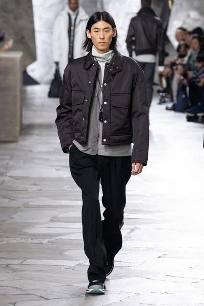 Look 32